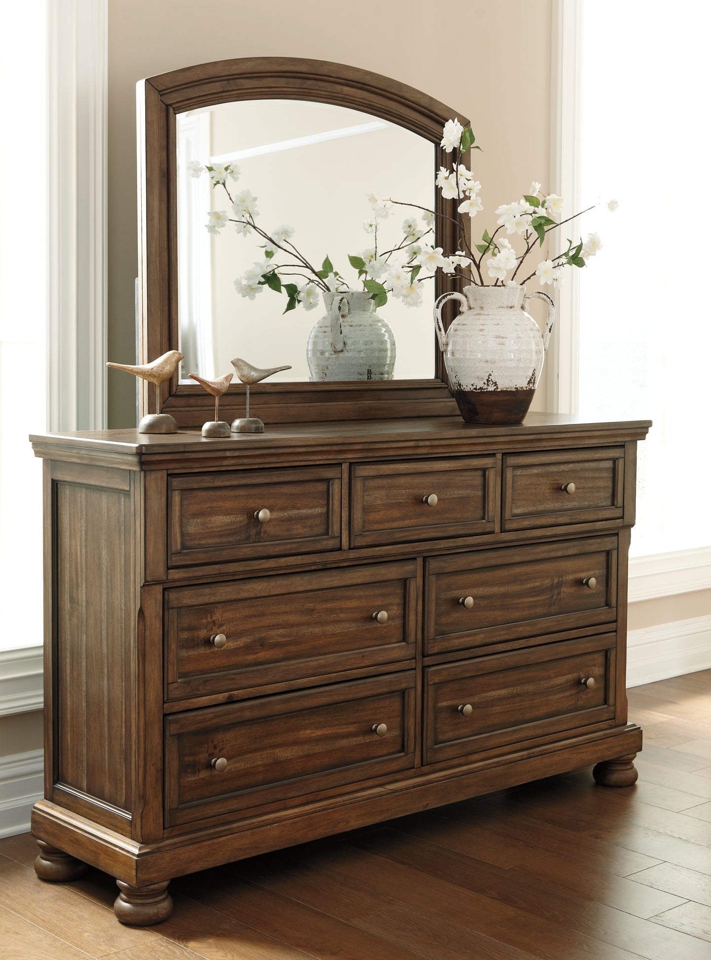Flynnter Sleigh Bed With 2 Storage Drawers With Mirrored Dresser, Chest And 2 Nightstands
