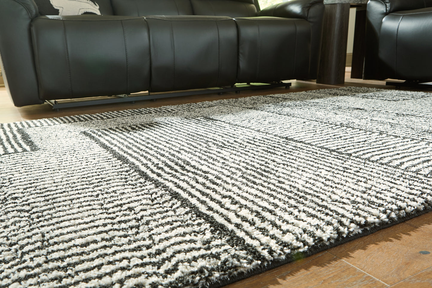 Kurtmen Medium Rug