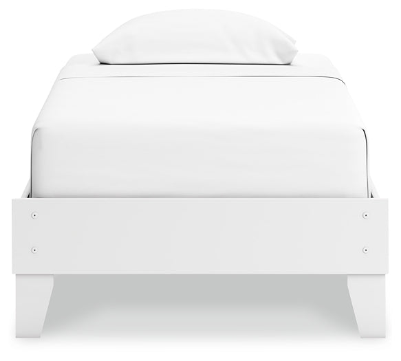 Hallityn Platform Bed