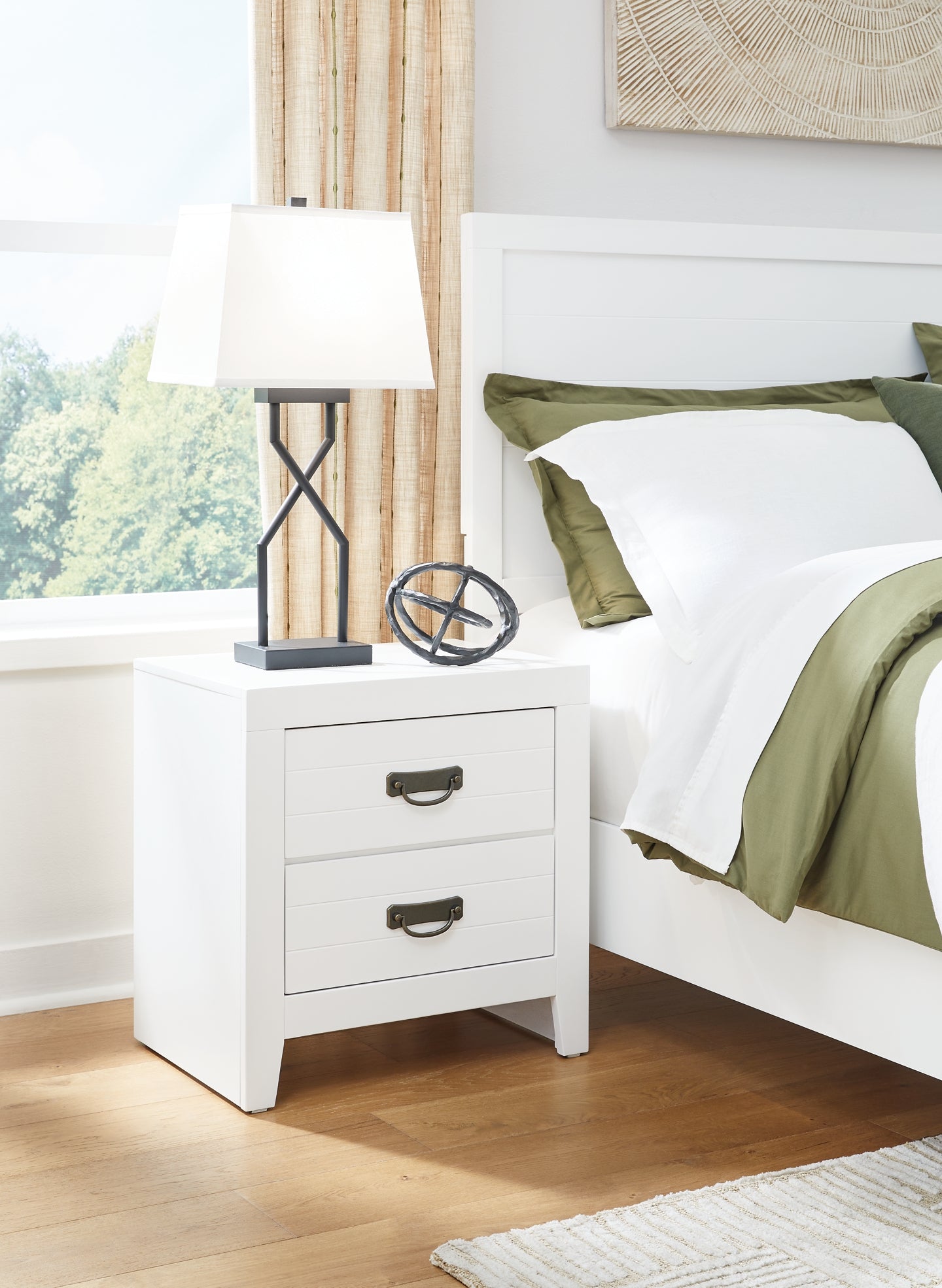 Binterglen Full Panel Bed with Mirrored Dresser and Nightstand