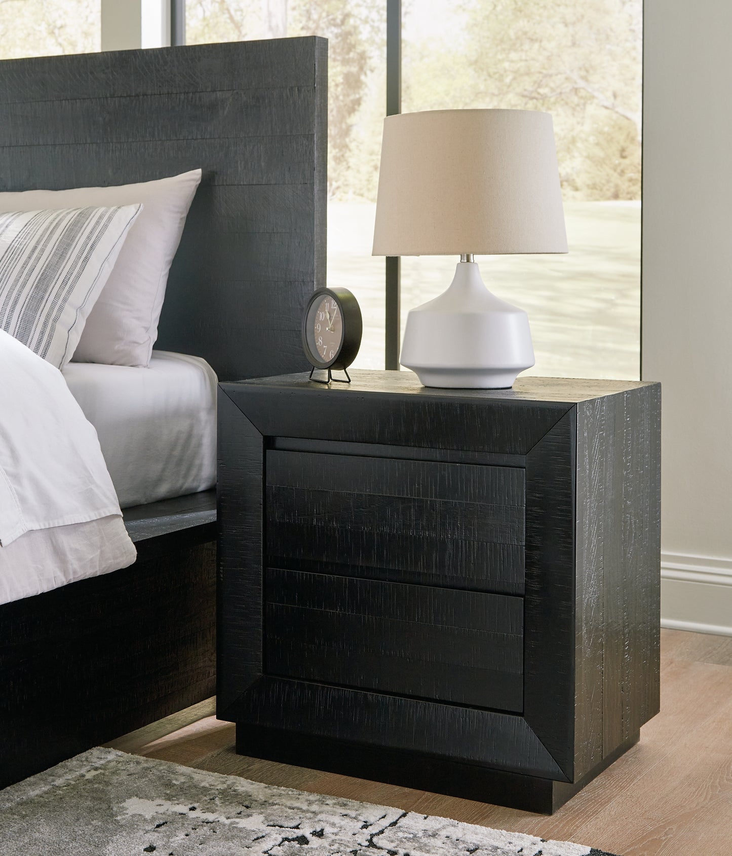 Londer King Panel Bed with Mirrored Dresser and Nightstand