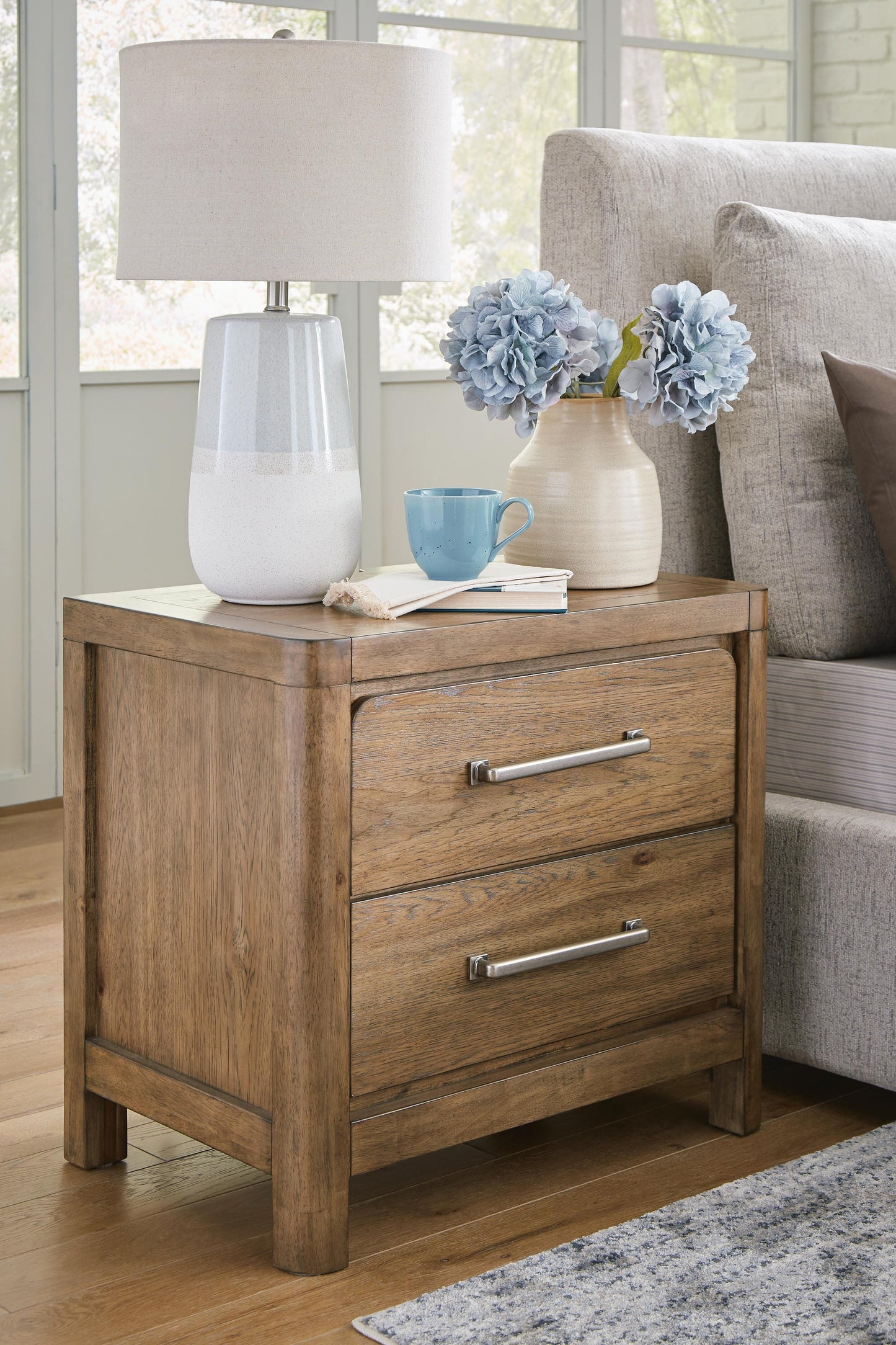 Cabalynn Queen Upholstered Bed with Mirrored Dresser, Chest and Nightstand
